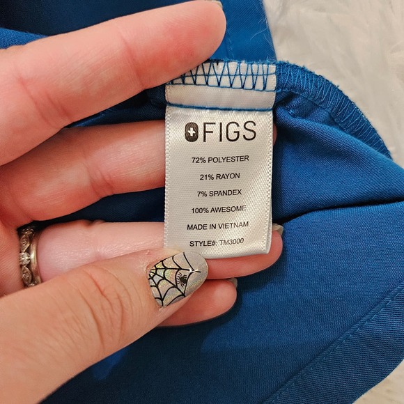 FIGS Cobalt Blue V-neck Short Sleeve Scrub Top. Size S Pockets Medical - Picture 9 of 9